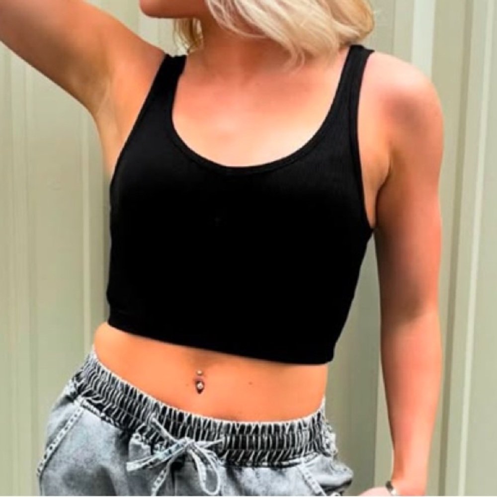 Black Fitted Tank Top with Crop Style and Wide Straps